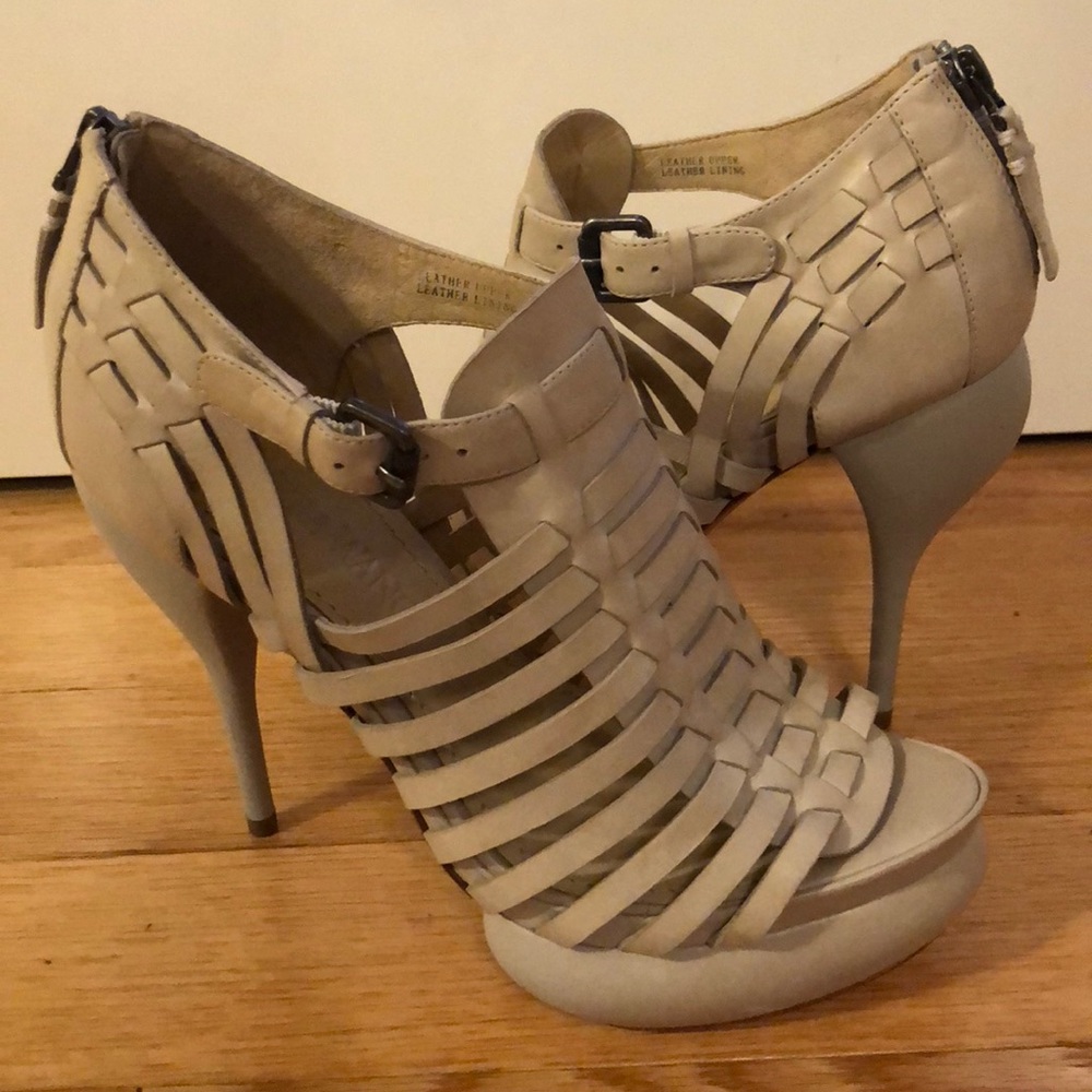 Vera Wang Size 6.5 Platform Sandals
